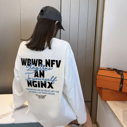 秋コーデに欠かせない新作アートレタープリント 長袖 T シャツ前後にデザインされた文字プリントが 程よい存在感を放ちシンプルながら一枚でおしゃ れ見え柔らかい素材とゆとりあるシルエットでス トレスフリーな着心地を実現ラウンドネック仕様 でレイヤードにも便利スキニーパンツやワイドパ ンツと合わせてもバランスが取りやすく普段使い からお出かけ旅行まで活躍するアイテム多色展開 でトレンドカラーも充実