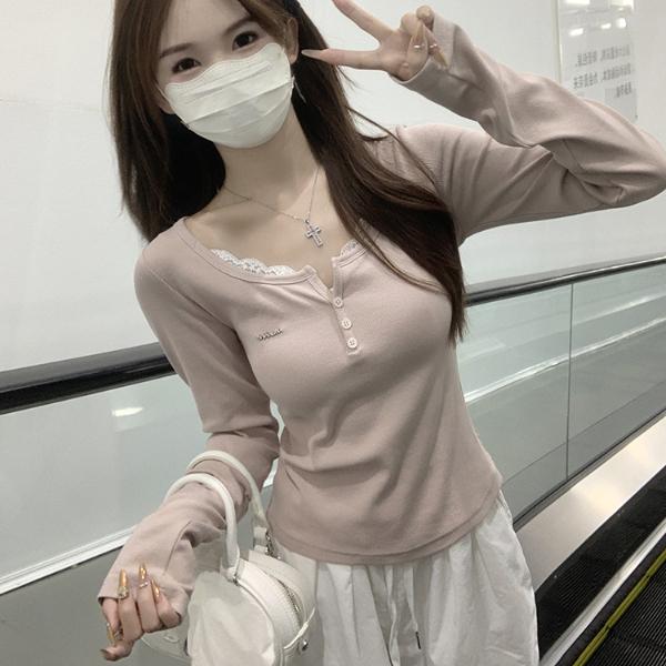 レディース 長袖トップス レース切り替えデザインで女性らしさを引き立てる正肩シルエットが上品に見せるTシャツ ボディラインを美しく魅せるスリムフィットでインナーとしても一枚着としても大活躍 白色の清楚な雰囲気が秋のコーデに透明感をプラス カーディガンやジャケットと合わせれば通勤にもデートにも最適 柔らかな素材で快適な着心地を実現し秋のデイリーコーデに取り入れるだけで大人可愛い印象に仕上げるおすすめアイテム