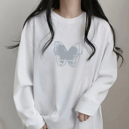 フロントに施されたアートバタフライプリントが目を引く長袖 T シャツは秋のトレンドスタイルに最適です柔らかな素材が肌に優しく長時間着用しても快適シンプルなラウンドネックでレイヤードコーデにも合わせやすいデニムパンツロングスカートレギンスなど様々なアイテムと相性が良く普段使いから旅行カフェデート週末のお散歩まで幅広いシーンで活躍します落ち着いた色合いと豊富なカラーバリエーションで大人可愛い雰囲気を演出できます