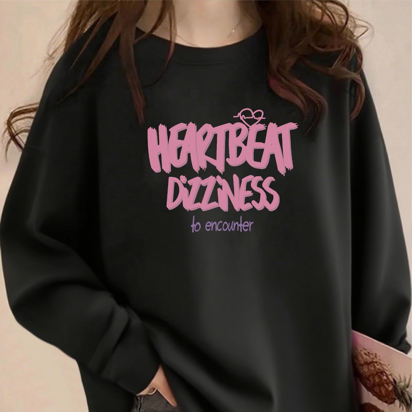 シンプルながら印象的な英単語アートプリントが魅力の長袖Tシャツは秋のデイリーコーデにぴったりのアイテムです柔らかな素材が肌に優しく軽やかな着心地で通学や通勤休日のお出かけや友人とのカフェタイム旅行先でも快適に過ごせますラウンドネックが首元をすっきり見せ体型を選ばずジーンズワイドパンツスカートショートパンツなどさまざまなボトムスと相性抜群で一枚で着てもジャケットやカーディガンのインナーとしてもおしゃれに決まります