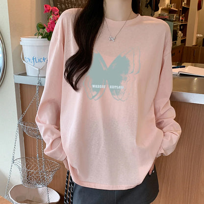 フロントに施されたアートバタフライプリントが目を引く長袖 T シャツは秋のトレンドスタイルに最適です柔らかな素材が肌に優しく長時間着用しても快適シンプルなラウンドネックでレイヤードコーデにも合わせやすいデニムパンツロングスカートレギンスなど様々なアイテムと相性が良く普段使いから旅行カフェデート週末のお散歩まで幅広いシーンで活躍します落ち着いた色合いと豊富なカラーバリエーションで大人可愛い雰囲気を演出できます