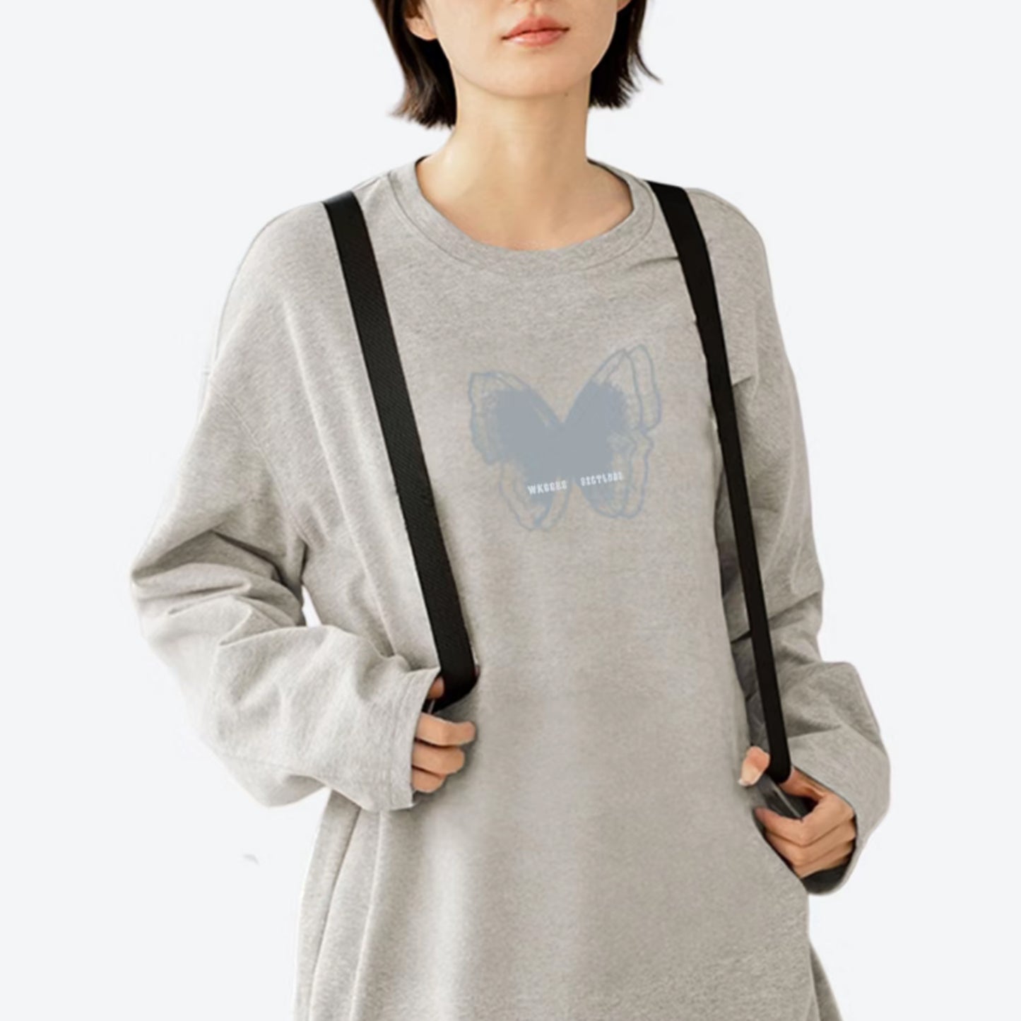 フロントに施されたアートバタフライプリントが目を引く長袖 T シャツは秋のトレンドスタイルに最適です柔らかな素材が肌に優しく長時間着用しても快適シンプルなラウンドネックでレイヤードコーデにも合わせやすいデニムパンツロングスカートレギンスなど様々なアイテムと相性が良く普段使いから旅行カフェデート週末のお散歩まで幅広いシーンで活躍します落ち着いた色合いと豊富なカラーバリエーションで大人可愛い雰囲気を演出できます